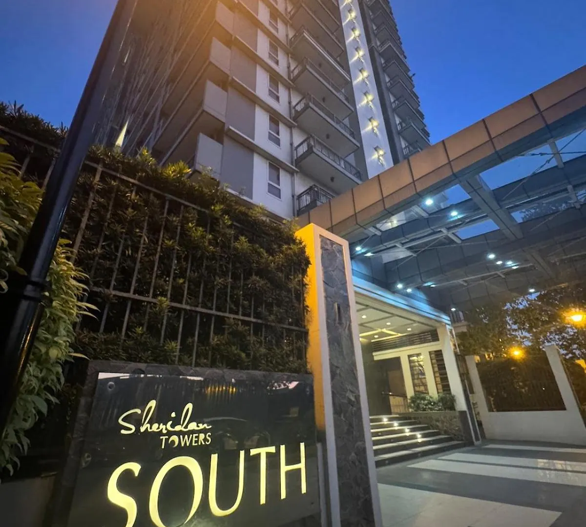 Apartment 2Br Resort Type Condo W City View Sheridan Manila Philippines