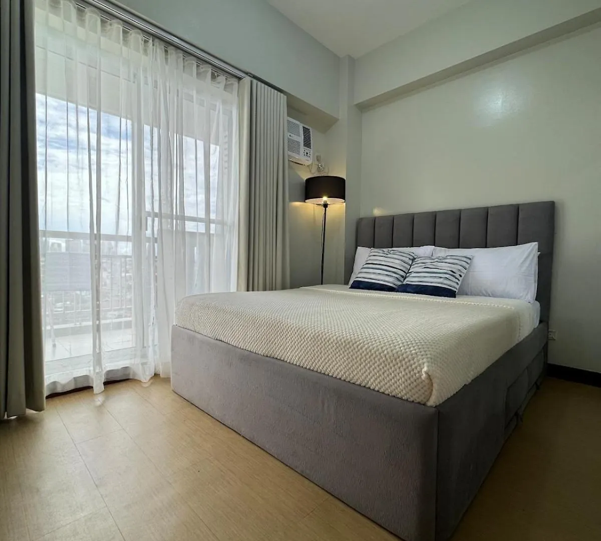 Apartment 2Br Resort Type Condo W City View Sheridan Manila